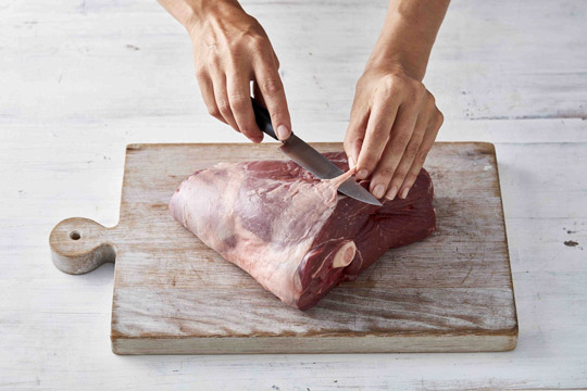 thyme-and-garlic-lamb-leg-roast---how-to.jpg