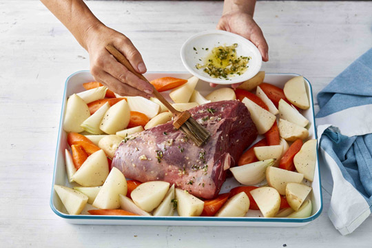 thyme-and-garlic-lamb-leg-roast1.jpg